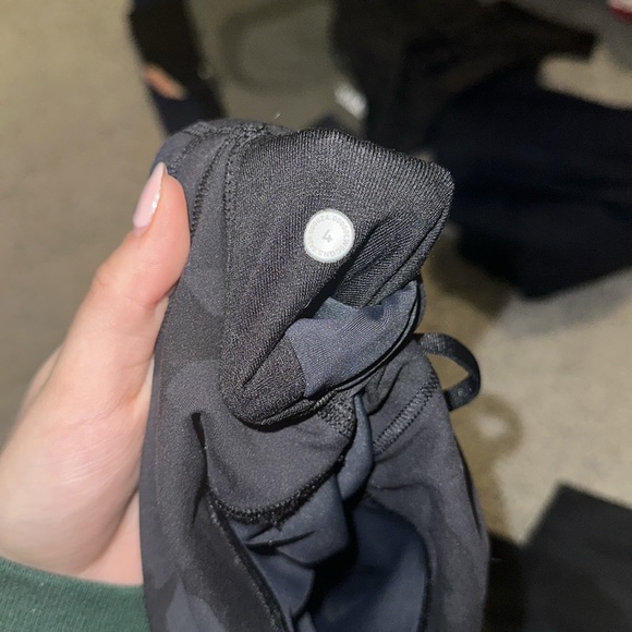 Lululemon Wunder Train 25” leggings - Picture 4 of 4